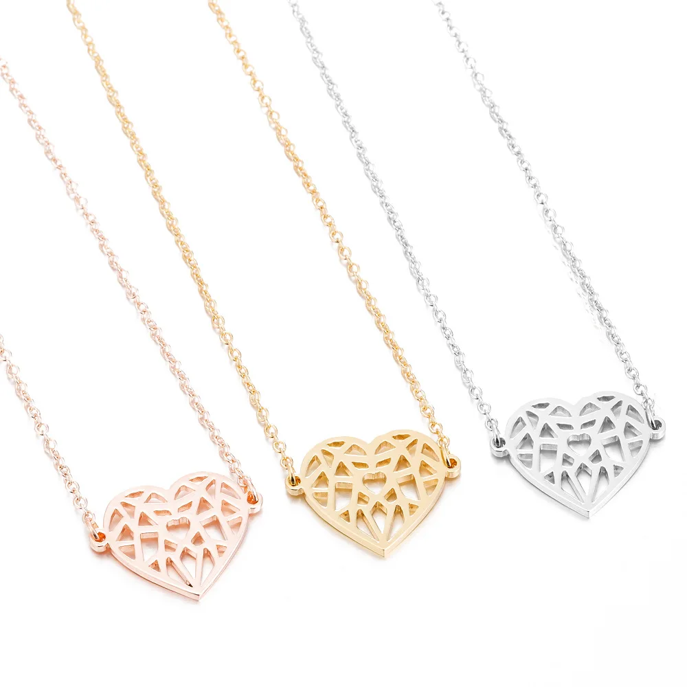 

Couple Models Simple Hollow Love Alloy Necklace Heart-shaped Origami Pendant Necklace, Picture