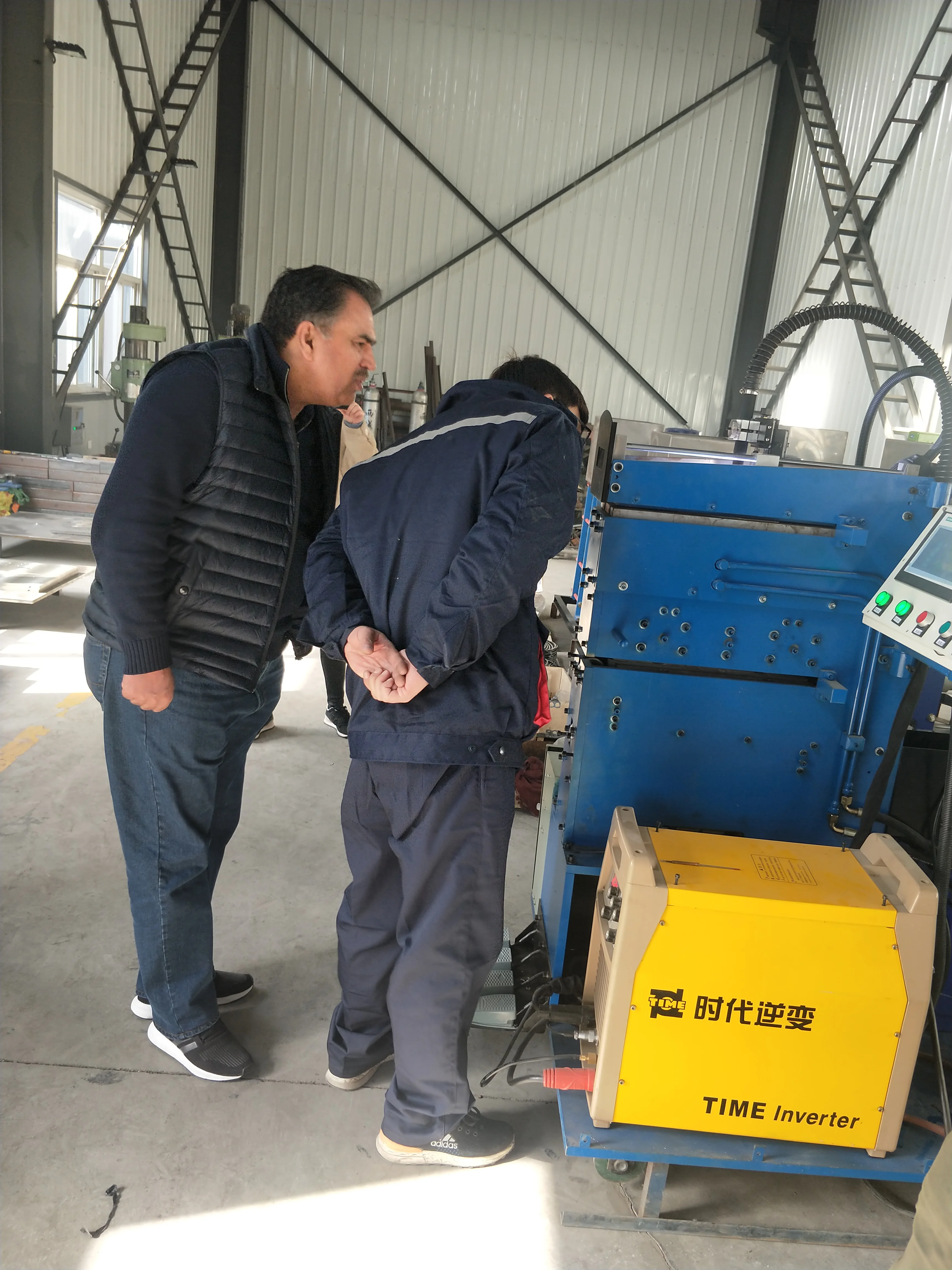 
Fully automatic horizontal shearing and welding Machine 