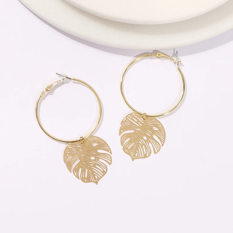 

2020 Hot Selling Personalized Hawaiian Leaf Design gold earring Hollow for women Gold Zinc Alloy Leaf Drop Earrings