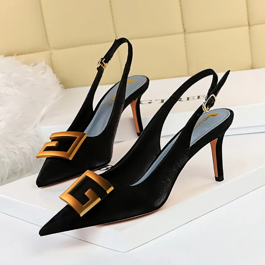 

Women Luxury Brand Designer Pumps 7cm High Heels Sexy Scarpins Office Lady Party Wedding Low Heels Silver Prom Shoes