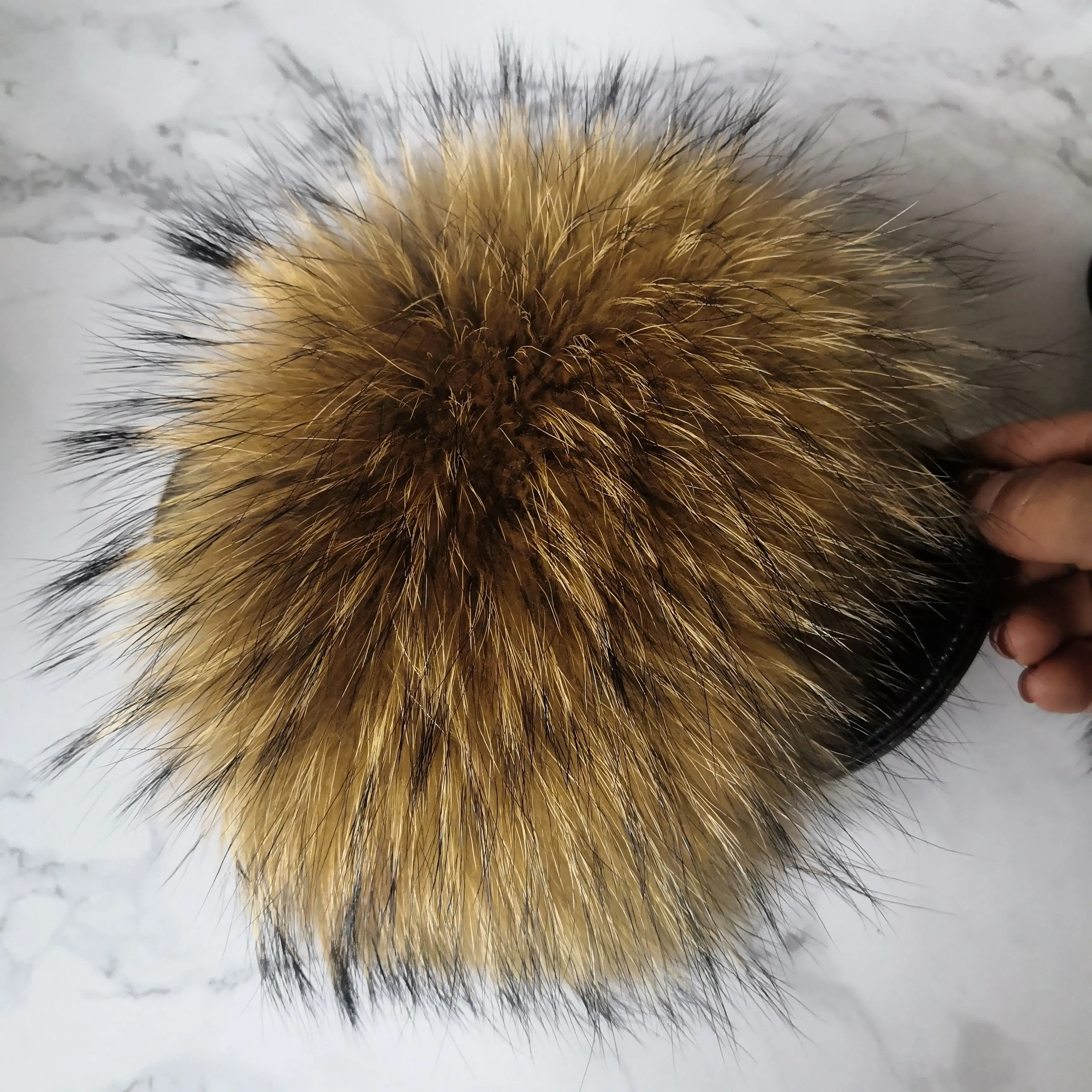 

cheap wholesale slippers pvc slides luxury fur slippers natural color raccoon fur slippers, Customized color