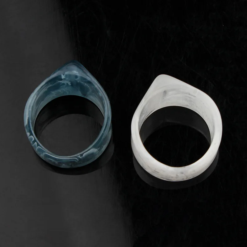

Simple Jewelry Printed Grain Heart Shape Acrylic Resin Band Rings Irregular Geometric Round Acrylic Finger Rings