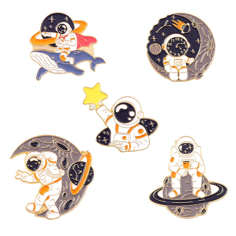 

XUFANG Wholesale Fashion New Alloy Enamels Astronaut Badges Creative Cartoon Astronaut and Whale Shape Brooches for Kids, 5 colors in stock