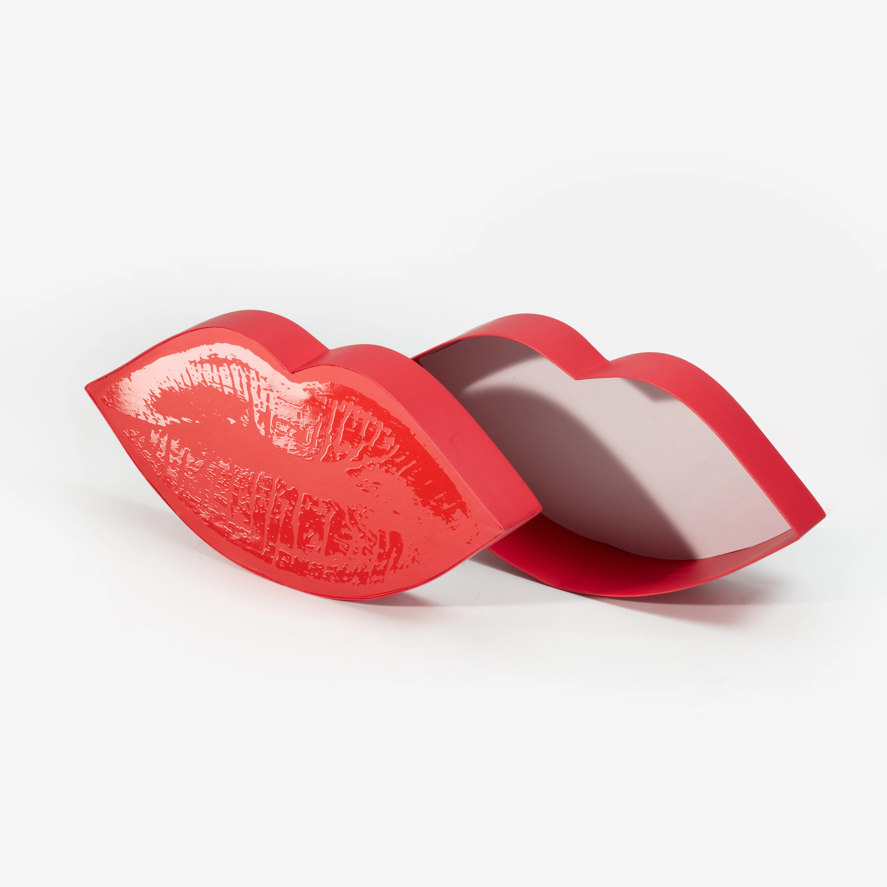 

Creative glitter paper custom lip shaped chocolate gift box with red color