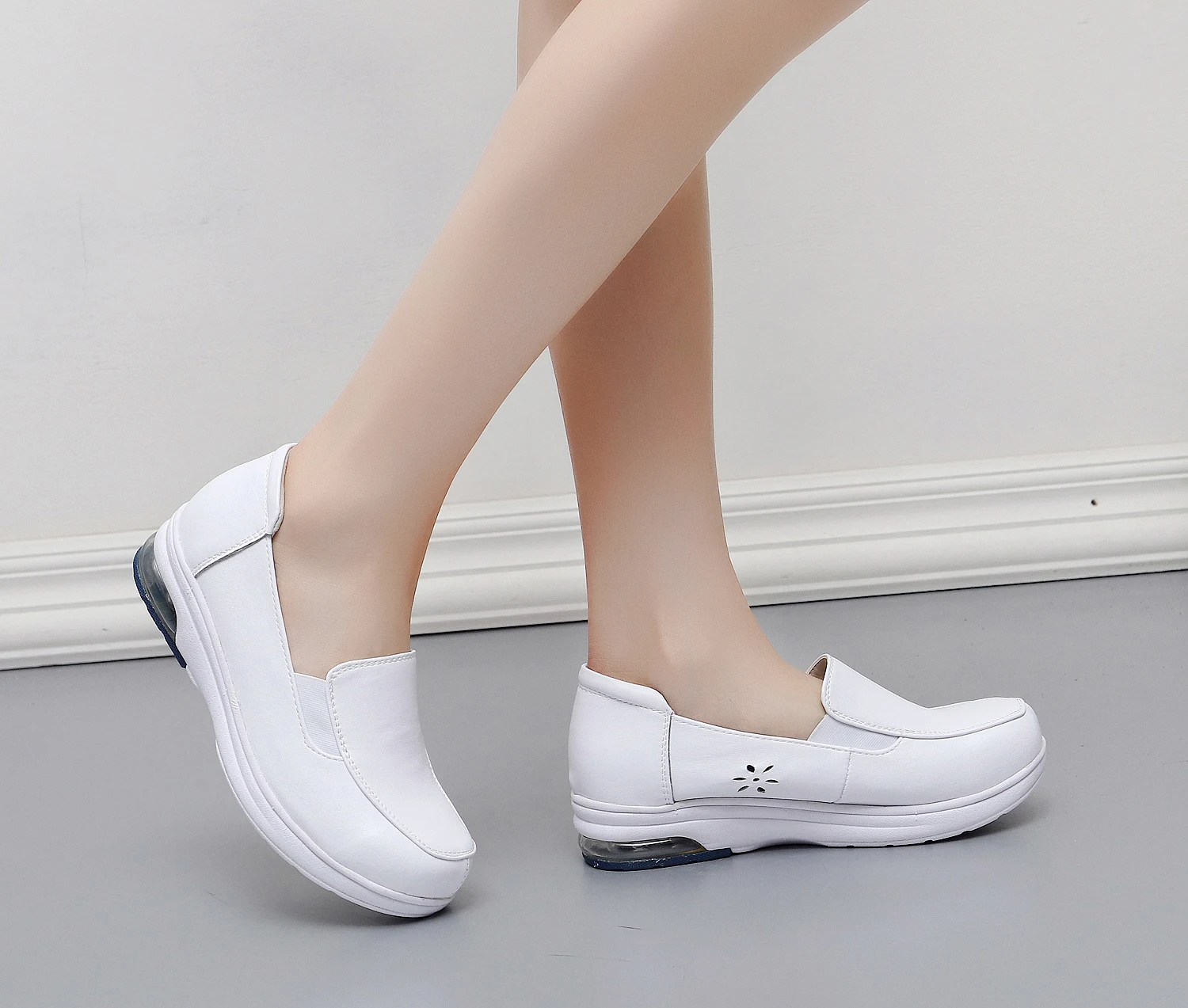 fotos de sapato branco feminino