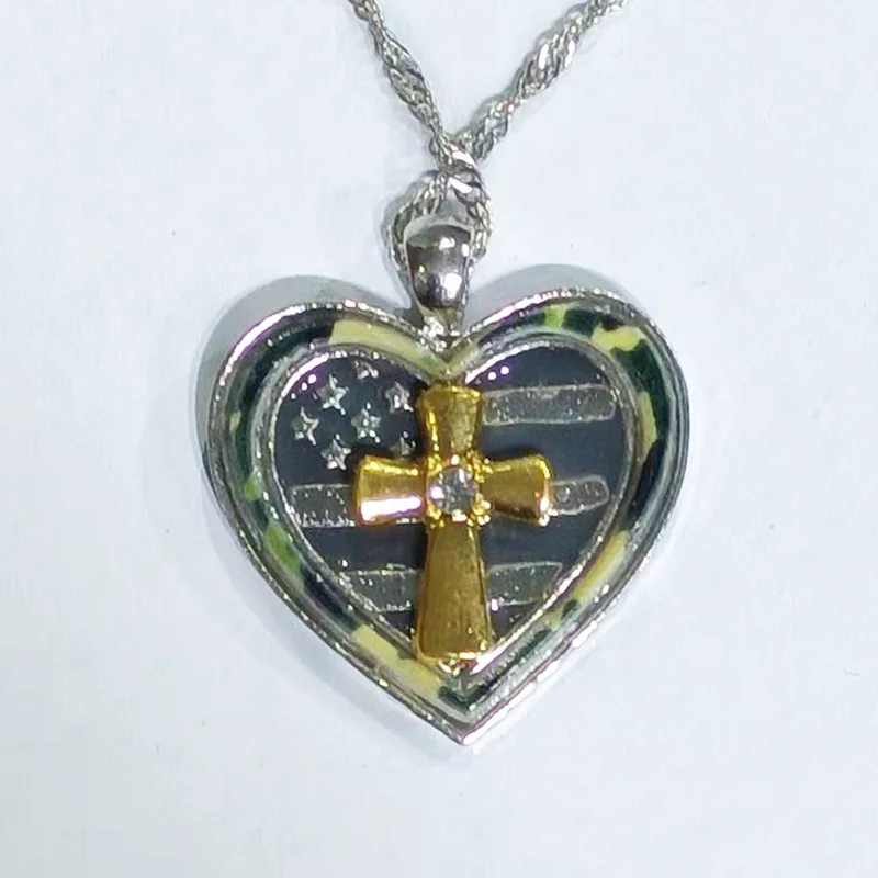 

2021 American Fashion Cross Pendant Green Love Necklace