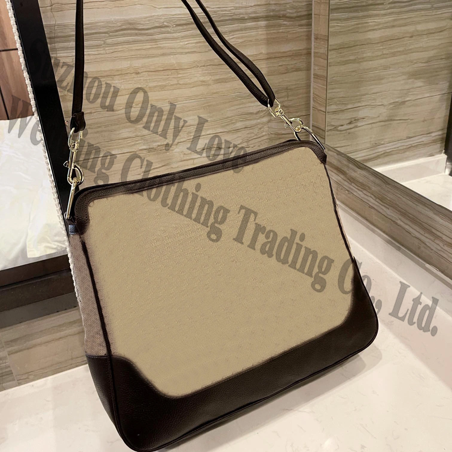 

Free Shipping men Square Real Leather Casual Tote Handbags Ladies High Capacity All Over Cross body Bag Decorated With Letters