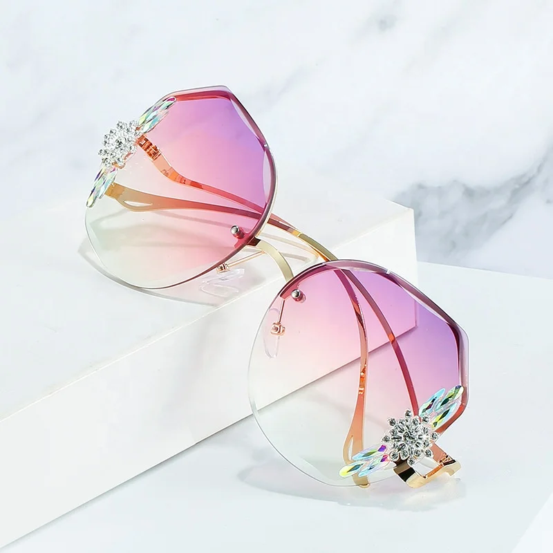 

2022 New Arrival Trendy Custom Logo Fashion Rimless Luxury Shades Bling Sun glasses Women Rhinestone Diamond Sunglasses