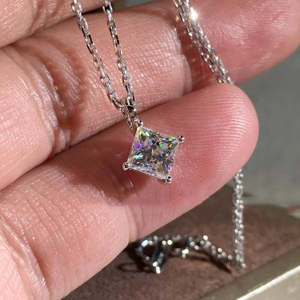 

Cute Single Crystal Stone Pendant Chain Necklaces For Women Color White Zircon Wedding Clavicle Necklace Minimalist, Picture
