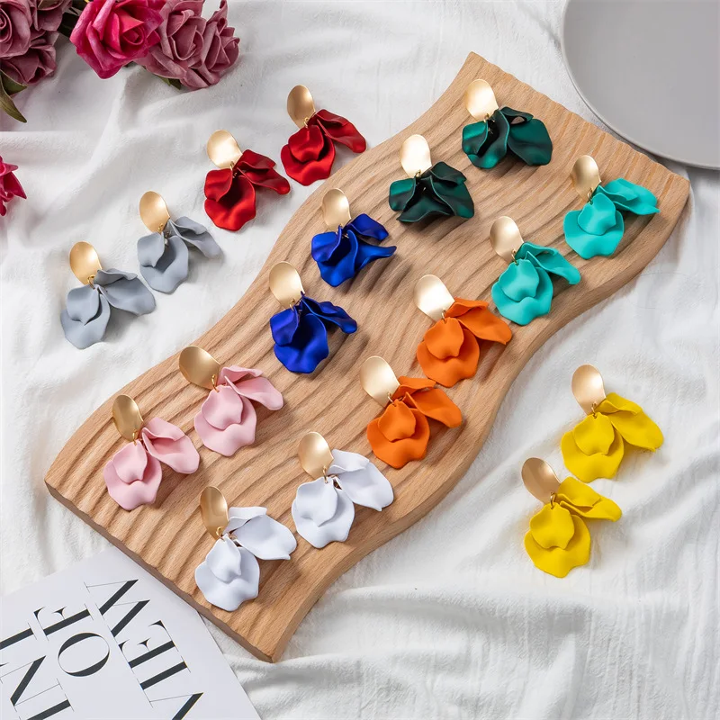 

Korean Fashion Temperament Multi-color Petal Leaf Earrings Trend Cross-border Earrings Wholesale