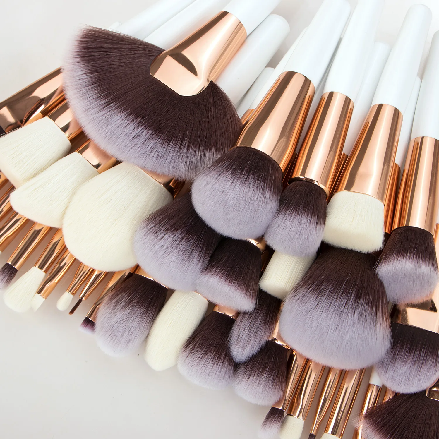 

LOW MOQ White Set Private Label Customized Logo Professional Make Up Makeup Brushes Set
