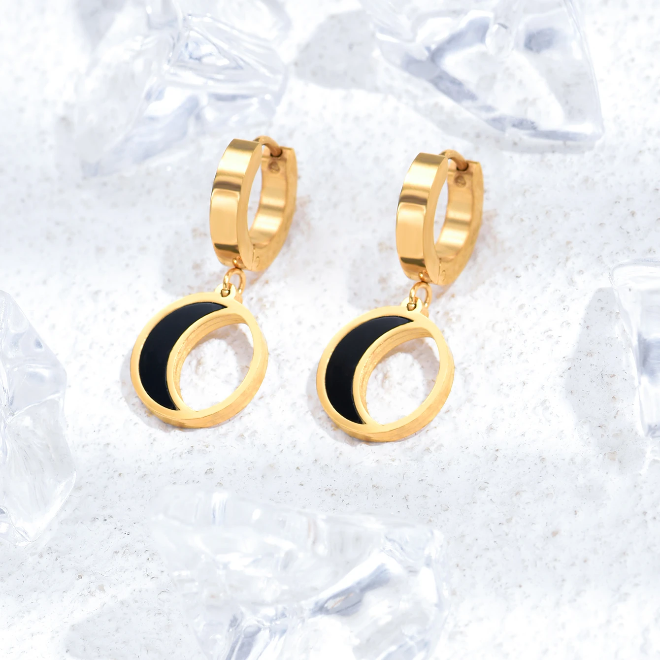 

2022 Hotsale Design Small Gold Huggie Moon Earring Hollow Round Black Moon Earring For Girls