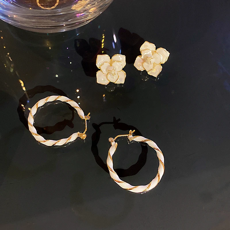 

trendy fashion oil drop flower shaped stud earrings