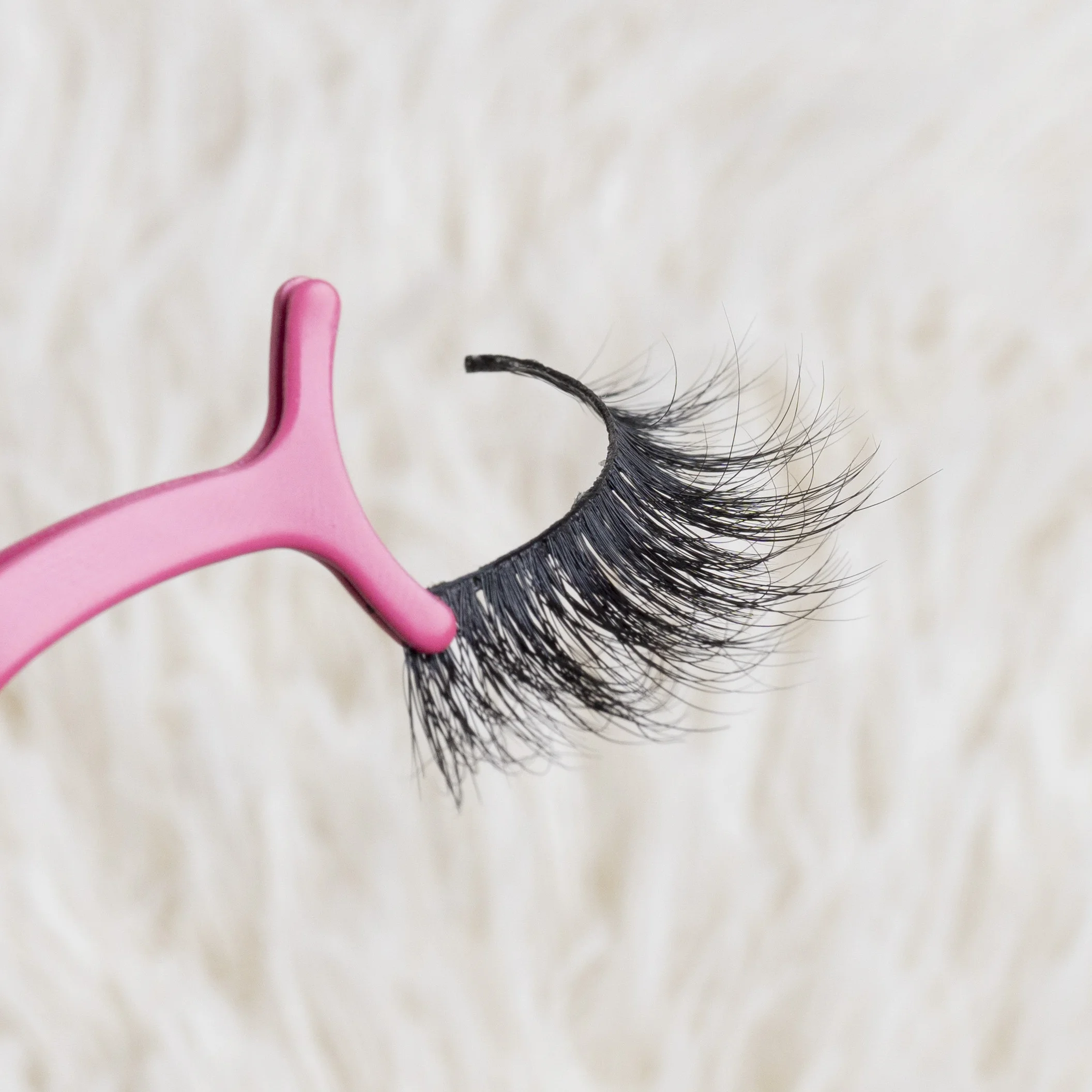 

Wholesale siberian 25mm mink eyelash vendor free samples, Black color, colorful color also available