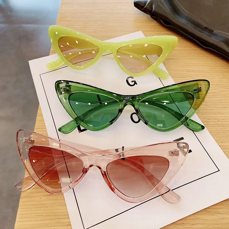 

Custom Luxury Vintage Triangle Eye sunglasses Ladies New Cute Jelly Color 2023 retro Vintage oversized women cat eye sunglasses