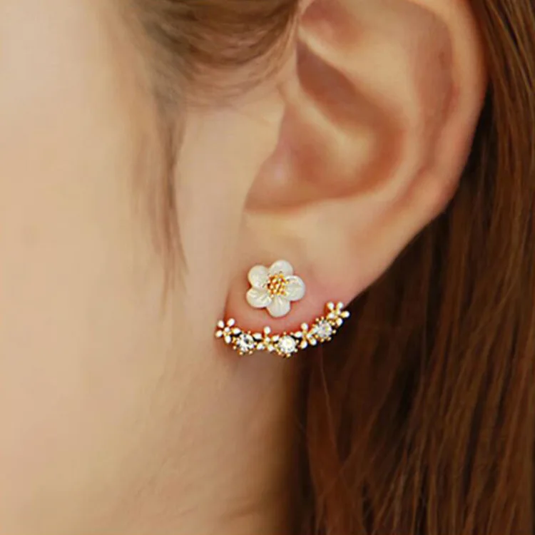 

Korean Fashion Simple Wholesale Daisy Diamond Studded Flower Earrings For Women