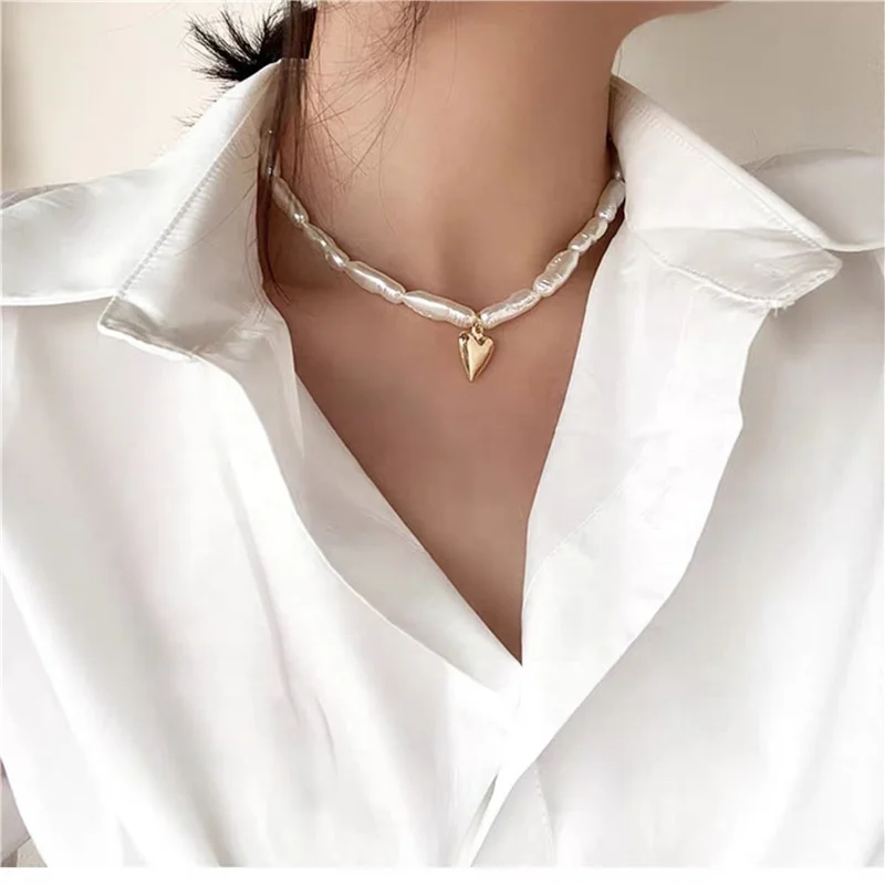 

Irregular Artificial Long Pearl Beaded Necklace Single Gold Color Love Pendant Clavicle Chain Choker Necklace Women Jewelry