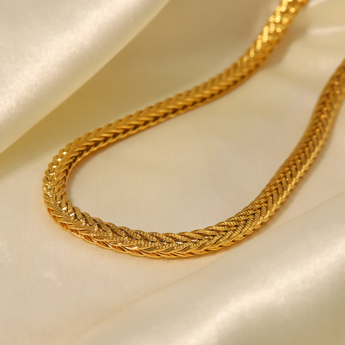 

Real 18k Gold Plating Chunky Cuban Chain Necklace Stainless Steel Twisted Rope Chain Necklaces Women