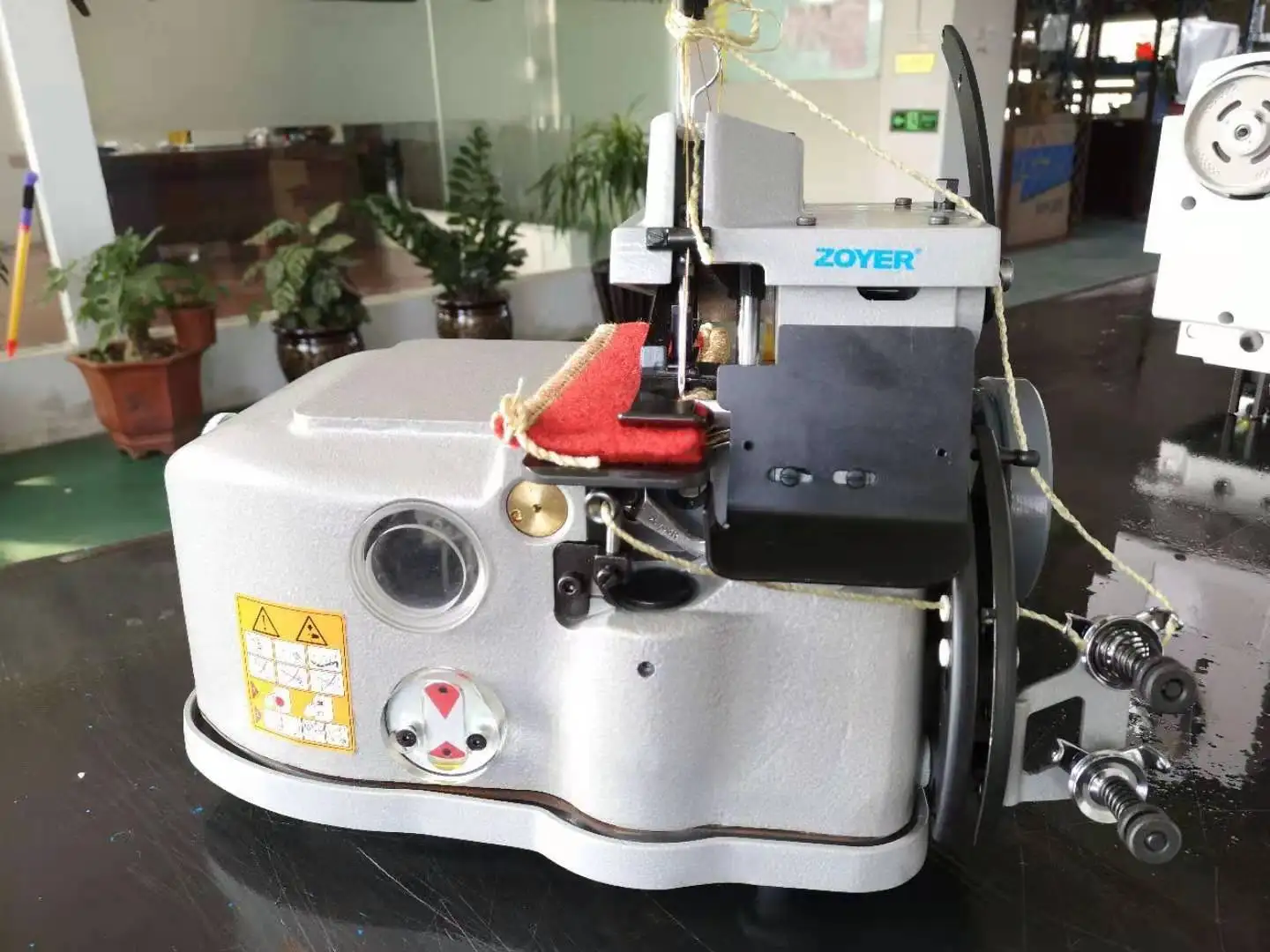 Zy2500 Series Zoyer Carpet Overlock Sewing Machine For Blankets Heavy