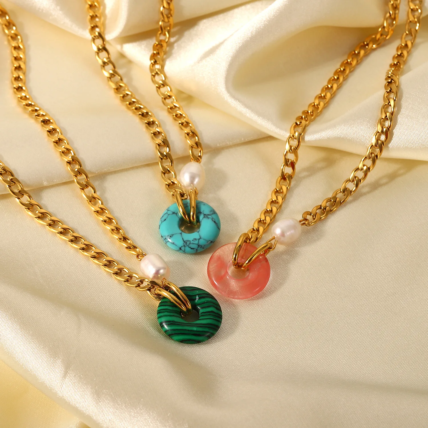 

2022 New Ins Design Agate Round Ring Pendant Pearl Cuban Chain 18K Gold Plated Stainless Steel Necklace Women Jewelry