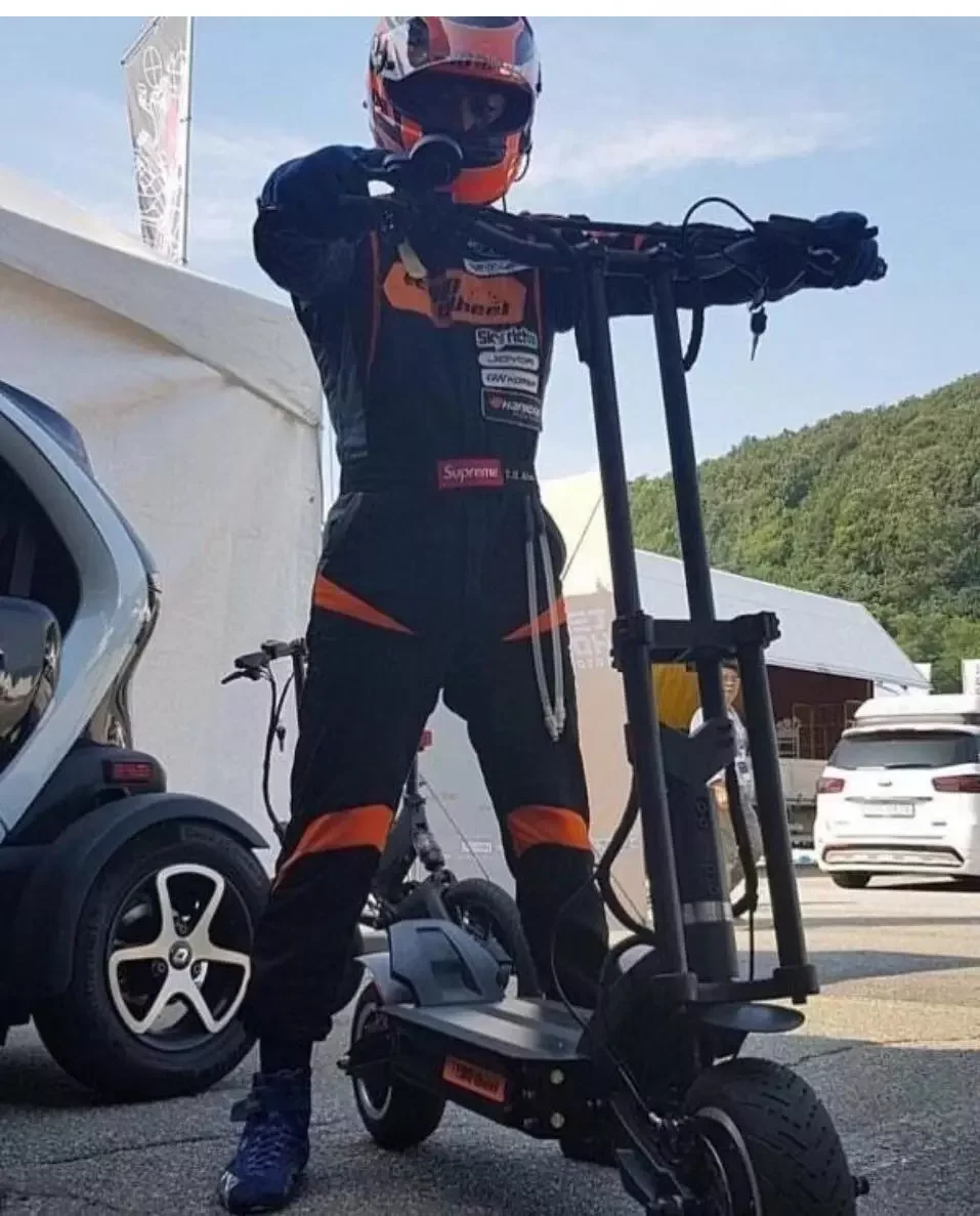 The Indomitable Zero 11X. 72V 3200W dual motor system with a 32Ah battery.