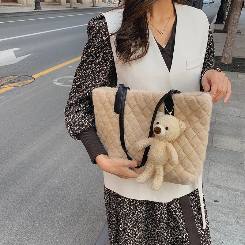 

2022 Autumn Winter Rhombic Embroidery Fleece Big Bags Women Bag Big Capacity Tote Handbag Messenger Shoulder Bag, Black/white/khaki