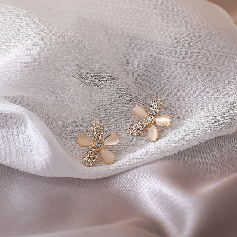 

HOVANCI 2020 Fashion Shiny Rhinestone Flower 925 Silver Needle Stud Earrings Elegant Opals Delicate Jewelry