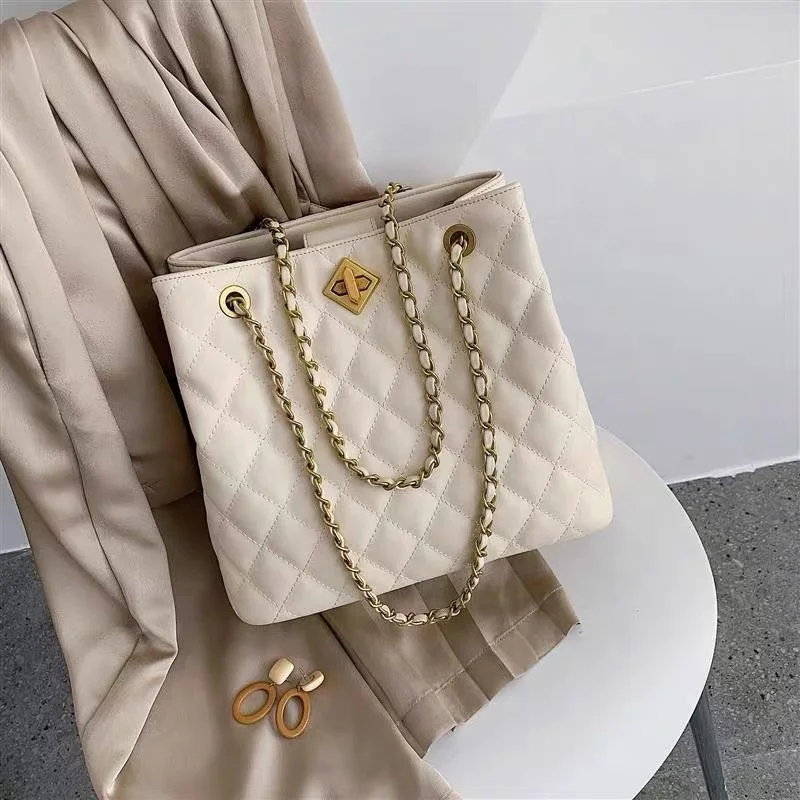 

2021 luxury large-capacity fashion rhombic embroidered thread chain shoulder bag casual all-match Korean ladies handbag, Black, red, beige