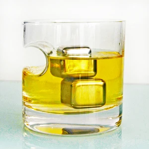 Image of Fancy cigar holder whiskey glass with built-in ciglar rest