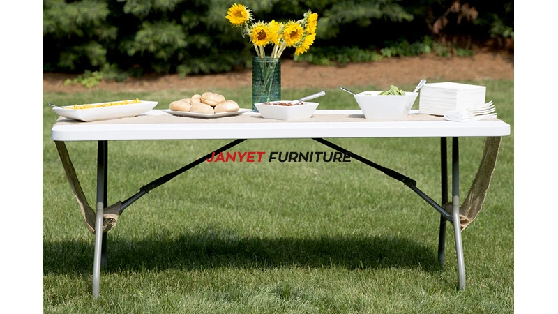 plastic_folding_table_4.jpg