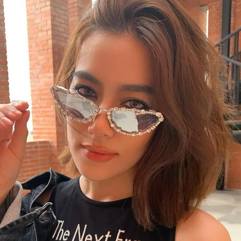 

2023 Hot Luxury New Cat Eye Diamond Encrusted Sunglasses Women's Party Sunglasses Metal Frame Butterfly Metal Trendy Eyewear