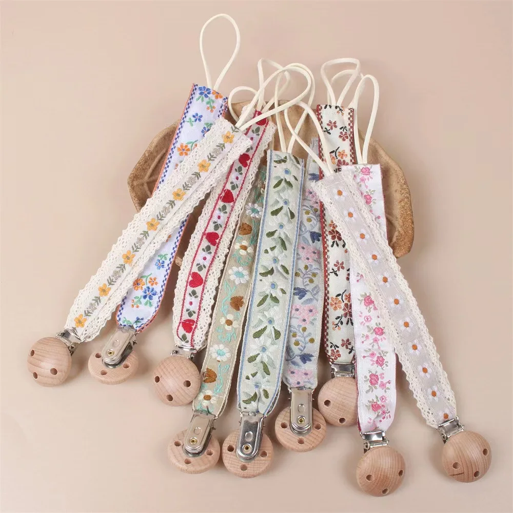 

High Quality INS Baby Embroidered Organic Cotton Pacifier Chain Baby Wooden Soother Clip