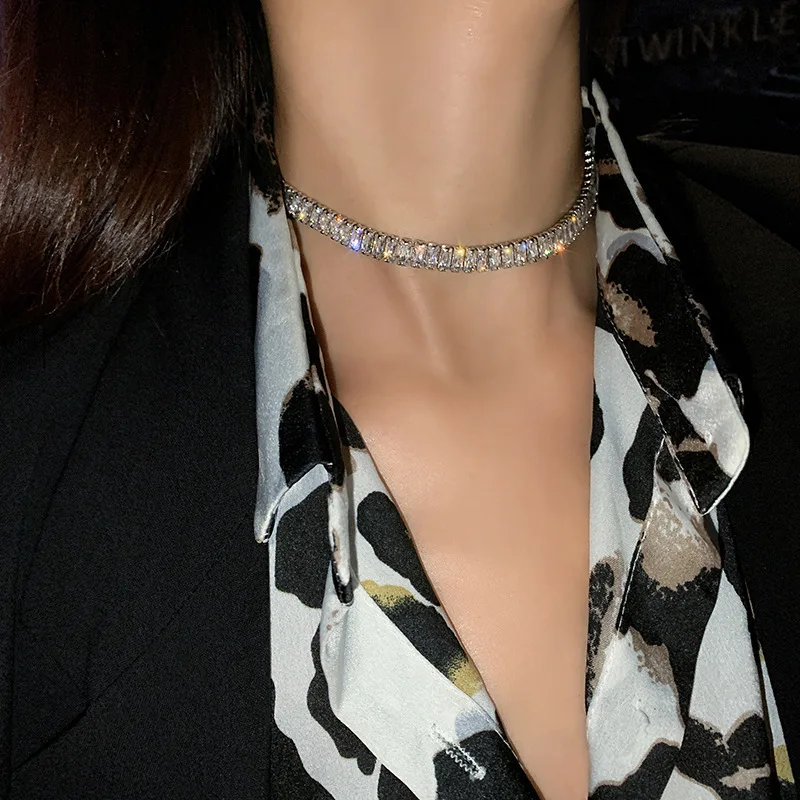 

2021 Fashion Luxury Shiny Square Cubic Zircon Choker Necklace Silver Geometric Crystal Clavicle Necklace For Party