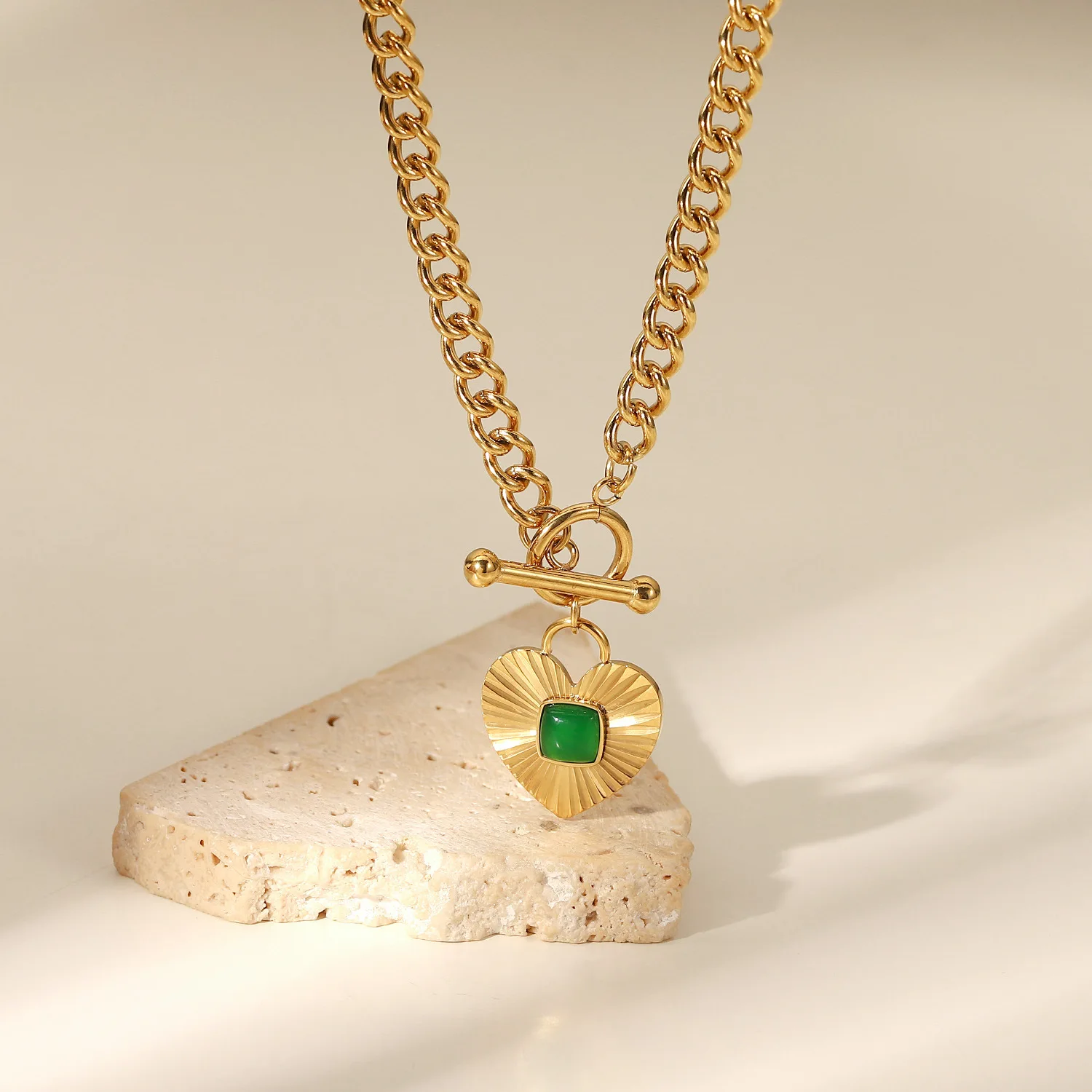 

non tarnish gold Cuban chain green emerald heart shaped pendant chain necklace stainless steel necklace jewelry