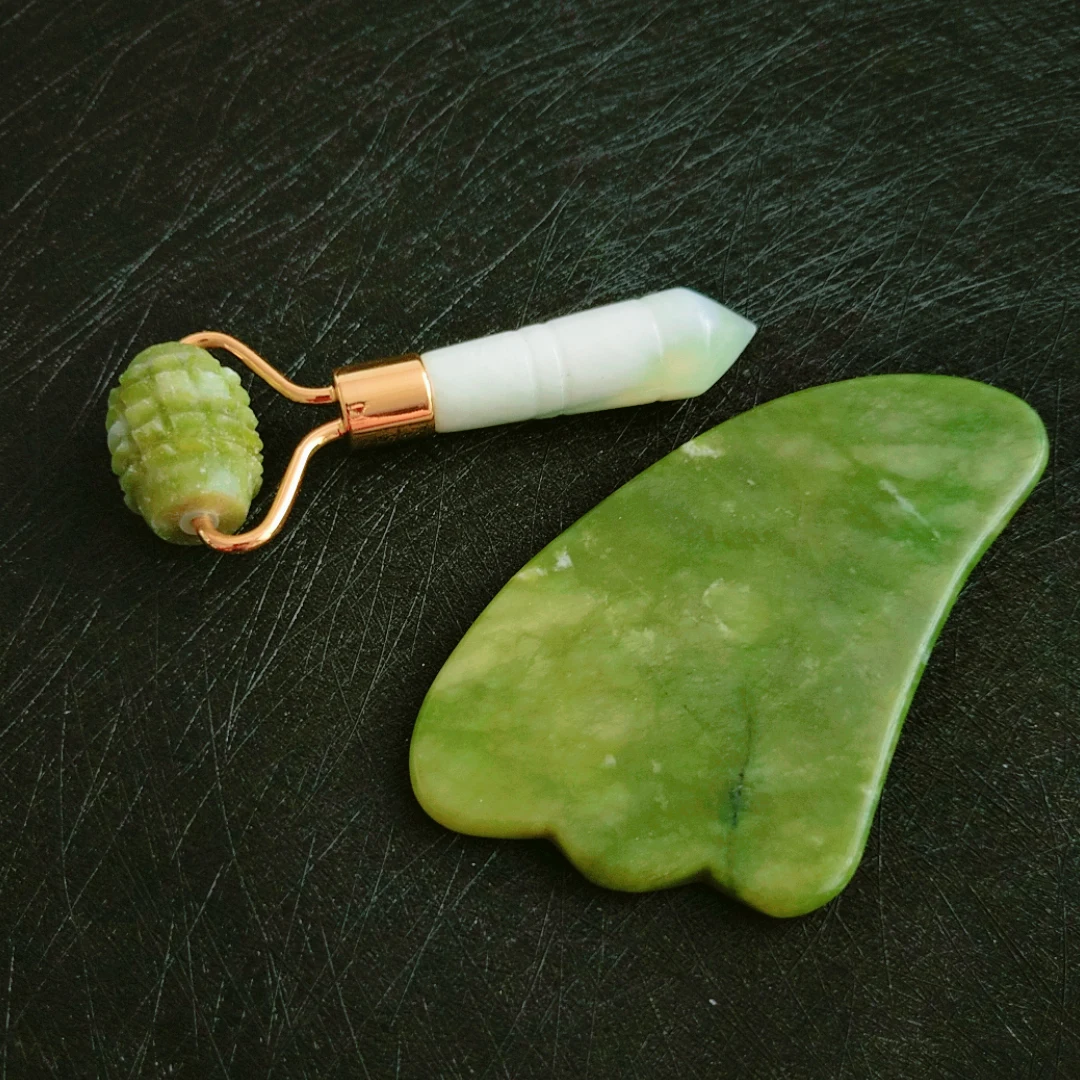 

Wholesale Stone Mini Xiuyan Jade Anti Aging Jade Roller with guasha Face Beauty Facial Massager