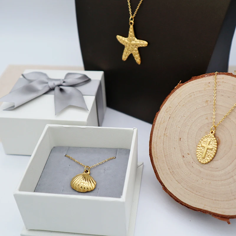 

18K gold plated stainless steel necklace with shell pendant jewelry
