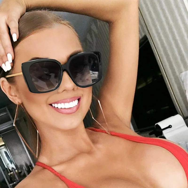 

2021 New Fashion Lady Oversize Rimless Square Bee Sunglasses Women Men Small Bee Glasses Gradient Sun Glasses Female UV400