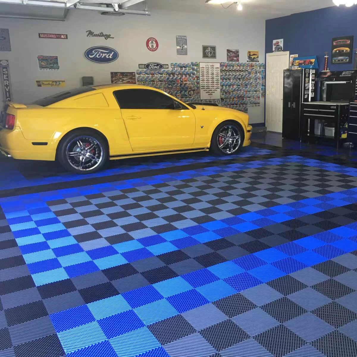 

40*40*1.8CM PP Interlocking Garage Floor Tile for Car Wash Shop 4S Beauty Shop Flooring Tile System Workshop Plastic Mats