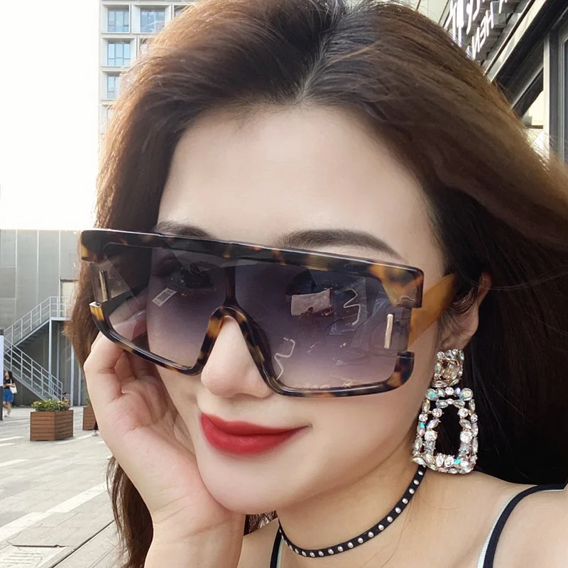 

Fashion personality one-piece sunglasses Oversized Square sunglasses Women