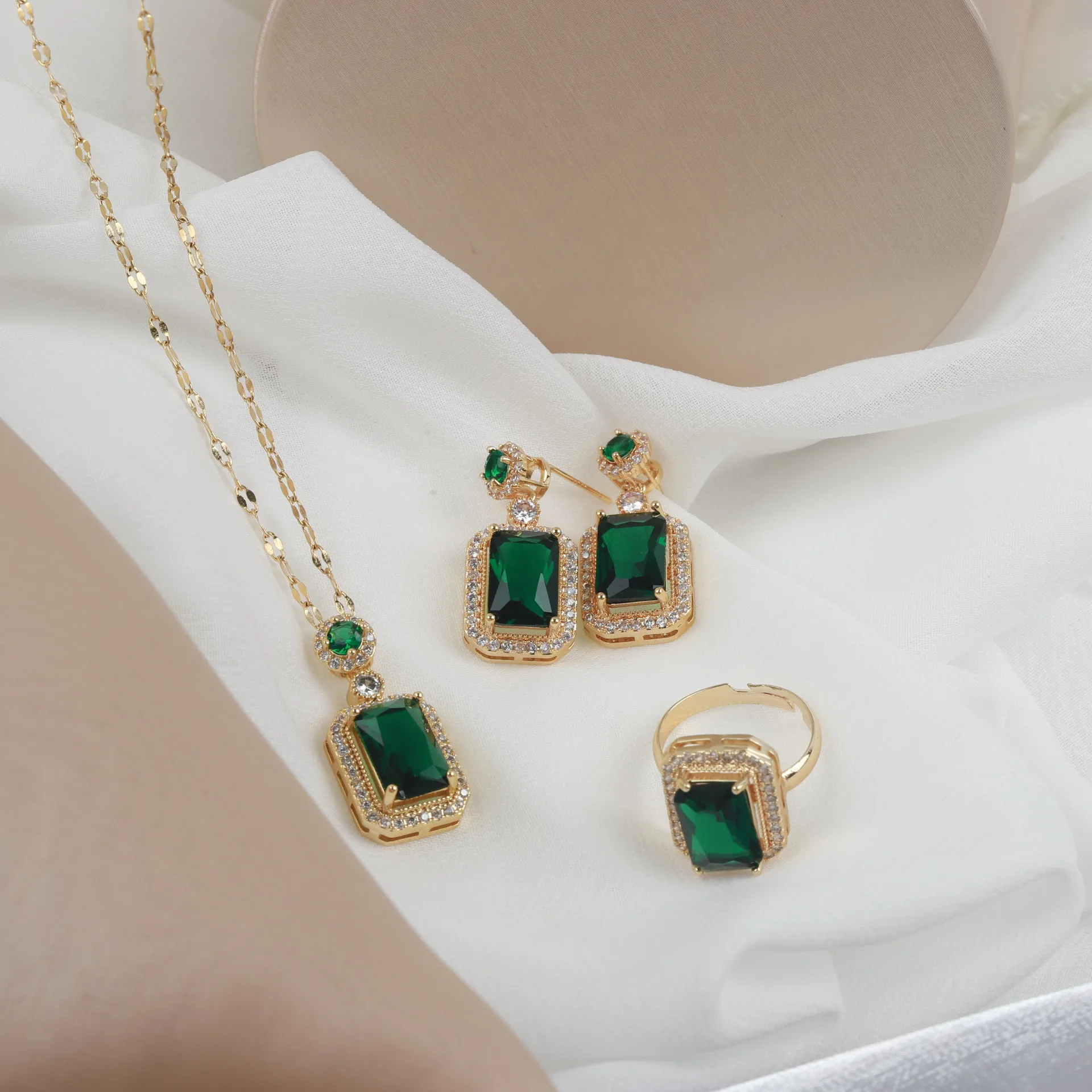 

Fashionable design micro-inlaid zircon square emerald pendant necklace luxurious temperament jewelry necklace sets, Gold