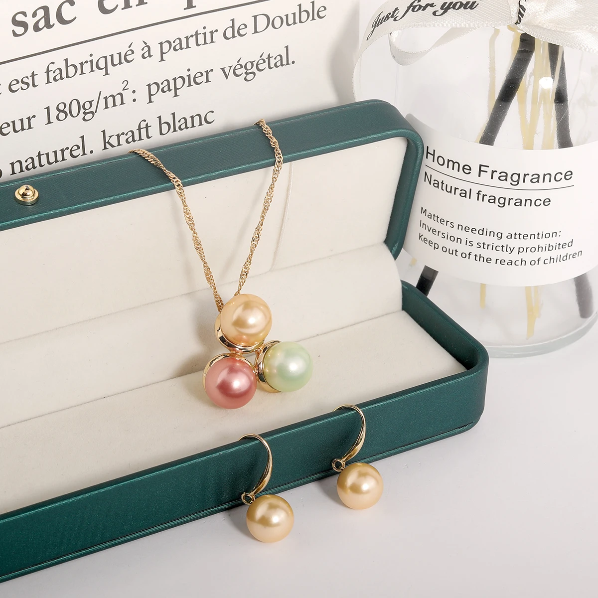 

2023 New Design Hawaiian Jewelry Set 18k Gold Plated Colorful Shell Pearl Pendant Necklace Earrings Set For Women Wholesale