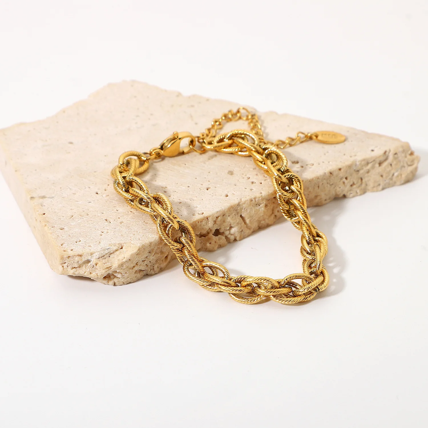 

2021 French Hand-Woven Hip-Hop Exaggerated Women's Stainless Steel 18k Gold-Plated Thick Chain Bracelet Personalized Jewelry
