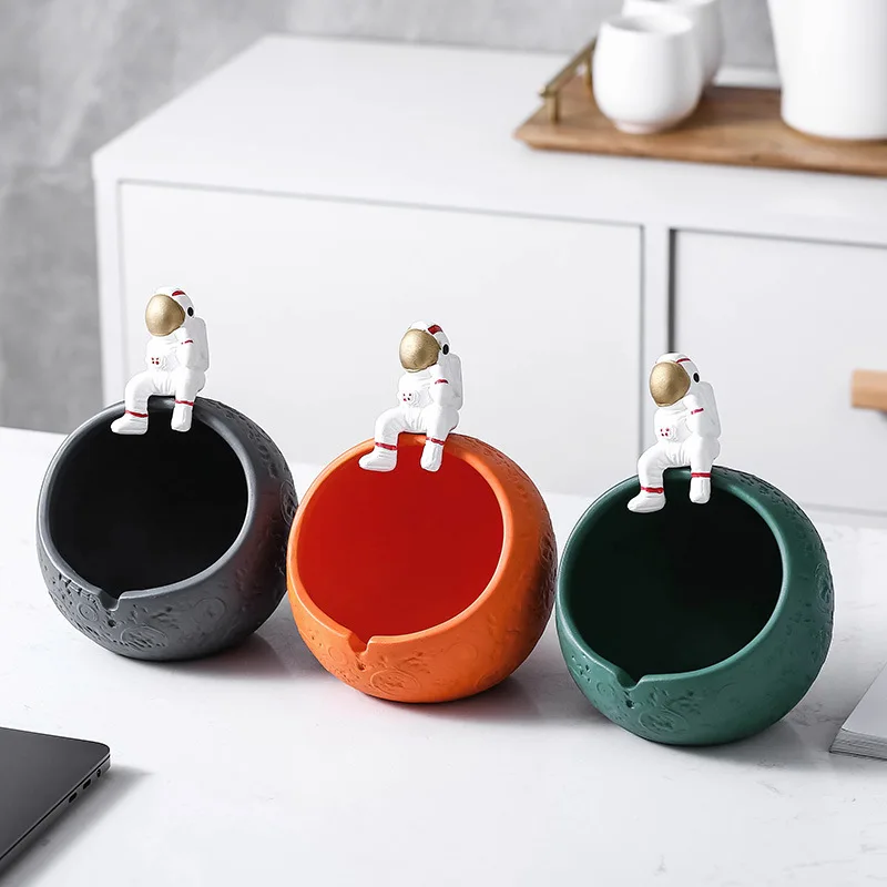 

Creative Pilot Ceramic Ashtray Piggy Bank Desktop Decoration, Picture