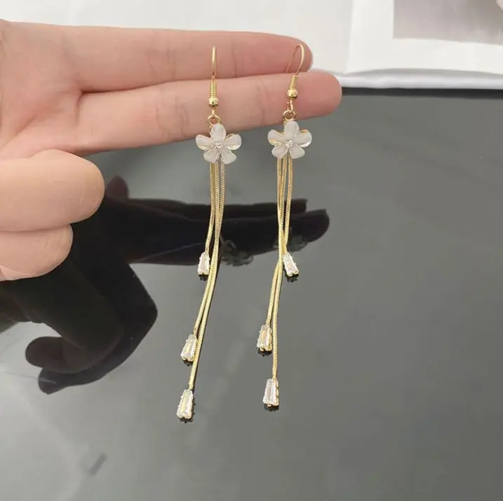 

New Korean small white flower tassel earrings temperament ear line long ear hook simple earrings