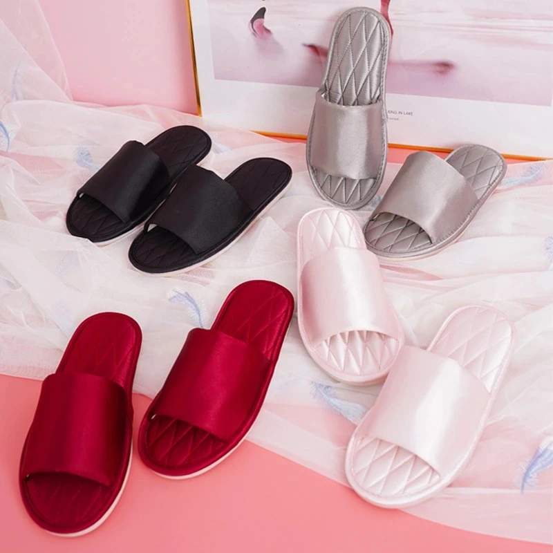 

2020 slippers logo winter house shoes new fashion bridal slippers ladies luxury bedroom red rayon open toe unisex slippers, Pink, wine red, gray, black