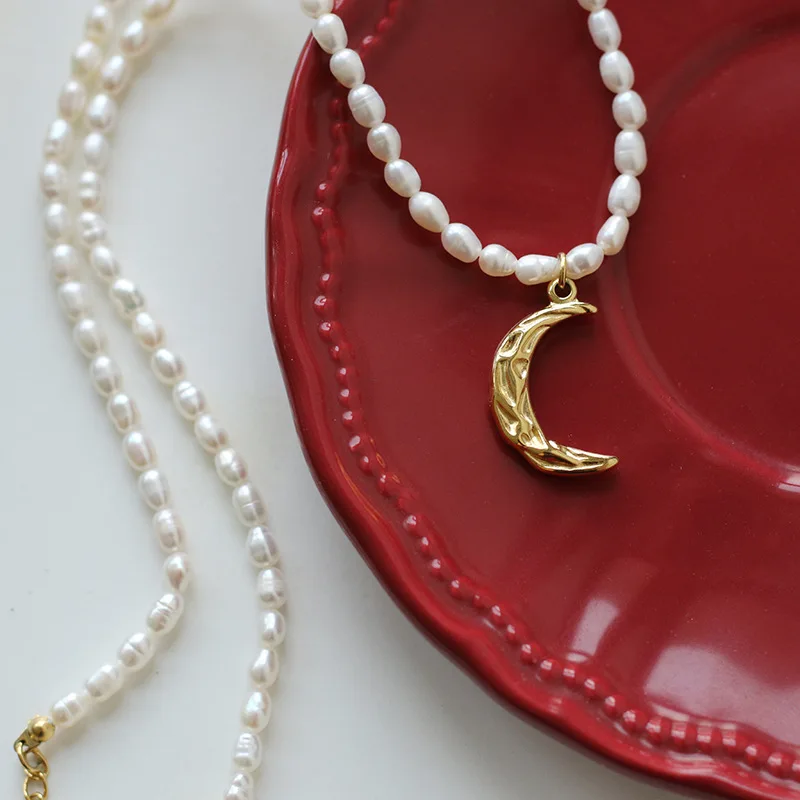 

White Fresh Water Pearl Chain Real Gold Plated Stainless Steel Folded Moon Necklace For Girl, As picture