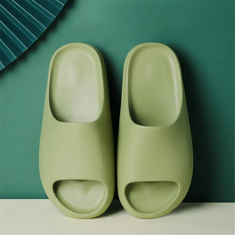

Wholesale Unisex Designer Women Slipper Yeezy Slides for Women Yeezy Slippers, Customized color