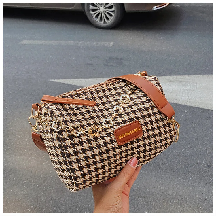 

2022 New Houndstooth Bucket Bag Female Wild Retro Western Woolen Messenger Bag Texture One-shoulder Cylinder Bag