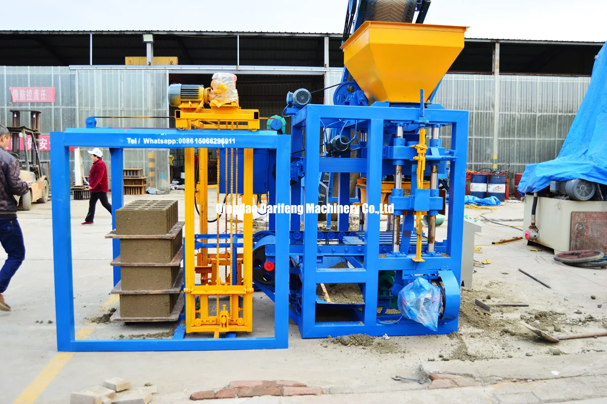 Машина делающая блоки. Станок для производства цементных блоков. Шлакоблок аппарат алибаба. Станок для производства блоков. Машина делающая блоки.