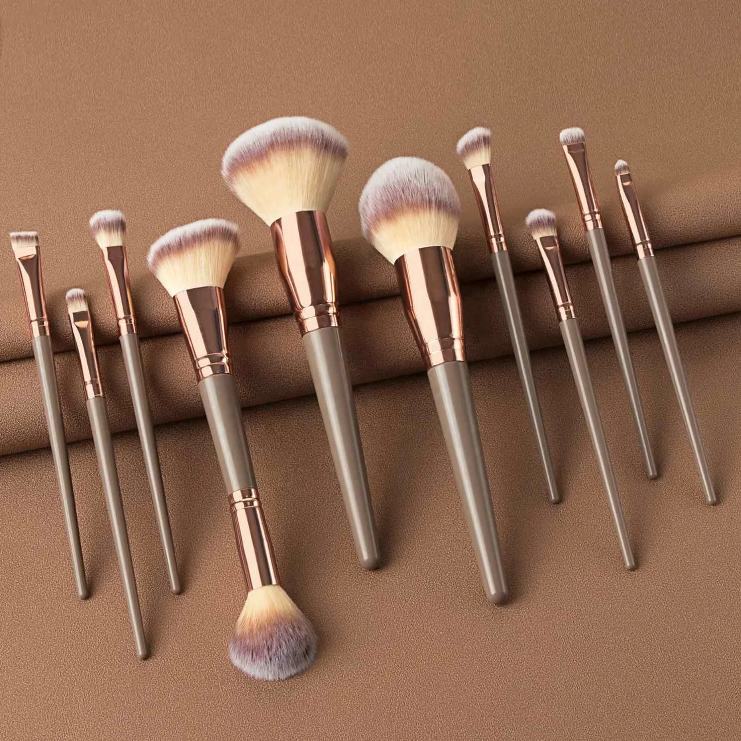 

Wholesale 10 Pieces High Quality Champagne Beauty Brush Eyeshadow Powder brush For Girls, Pics